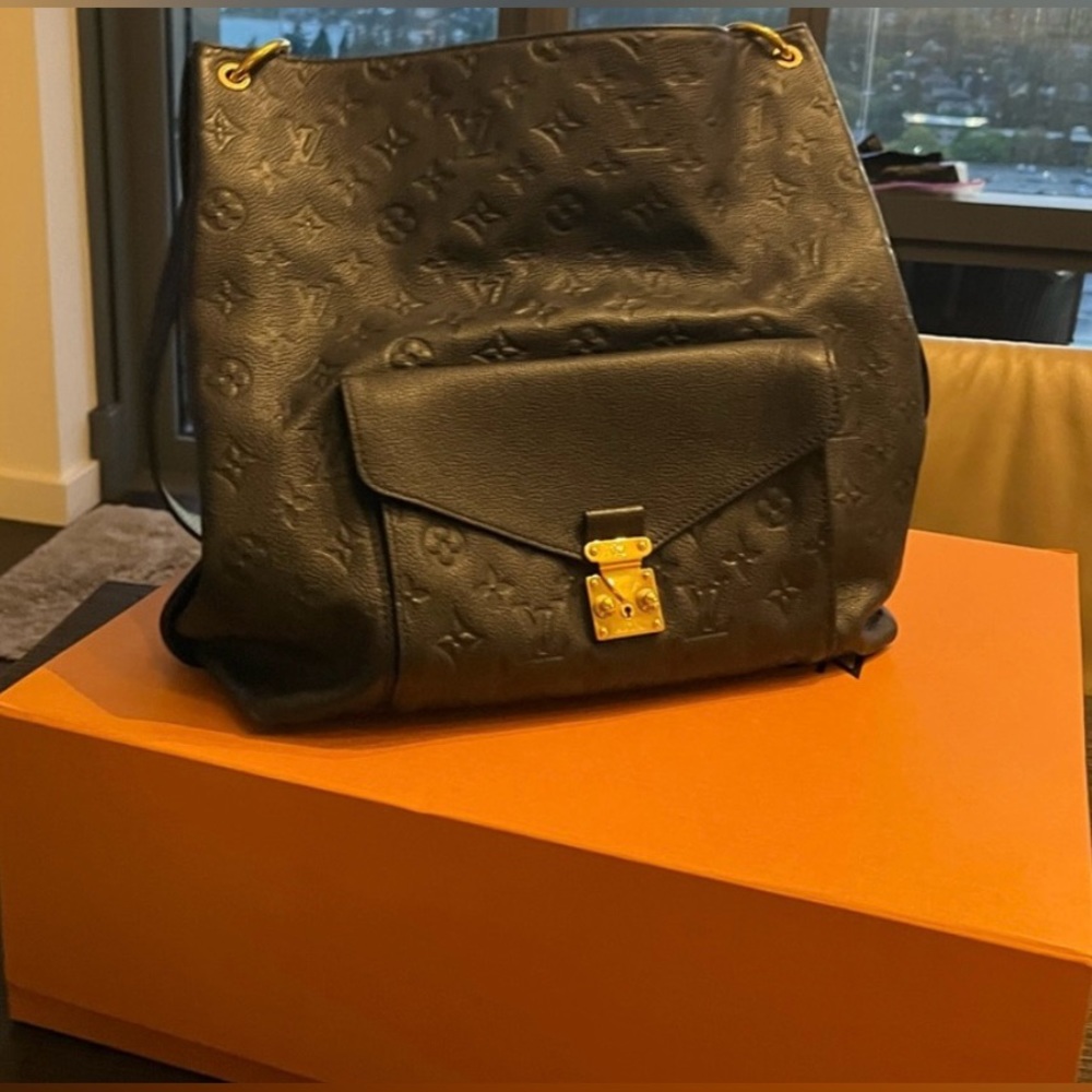 LOUIS VUITTON
Black Monogram Empreinte Metis Hobo Bag